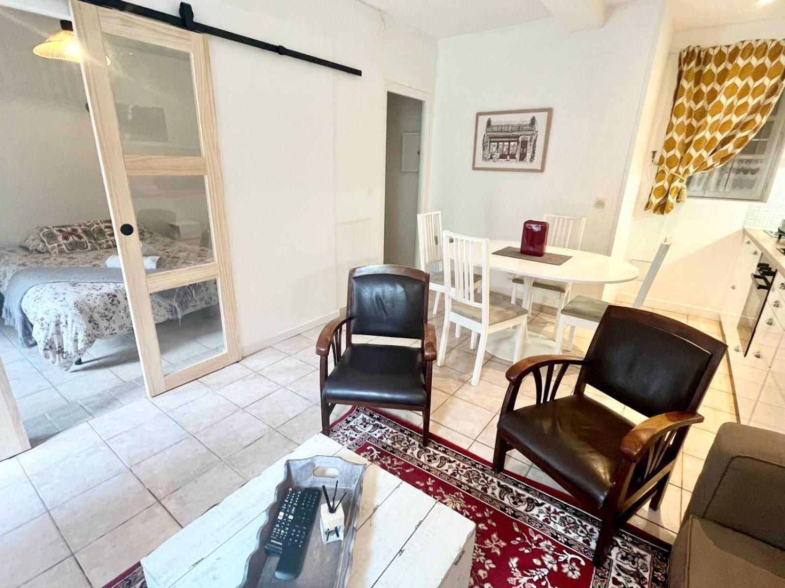 Chez Jean - Vue Directe Cite, Cite A 200m, Clim, Parking Public Gratuit A 200m, Wifi - Direct View Cite, 200m To Cite, Aircon, Free Public Car Park 200m, Wifi Hébergement de vacances Carcassonne